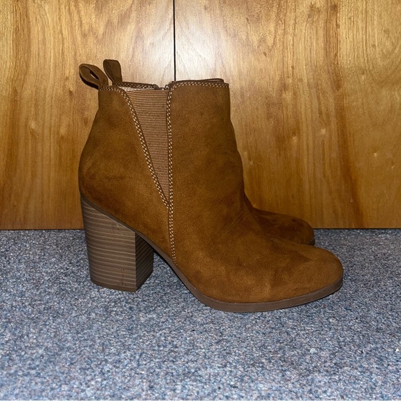 Express Shoes - Express Women’s Tan Velvety Heeled Ankle Boots with 3 Inch Heel- Size 8.